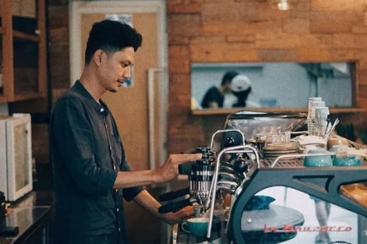 Bos Cafe Taufan Mokoginta Asal Surabaya Berhasil Menangkan World Coffee Roasting 2023, Bersaing dengan Banyak Peserta Lain