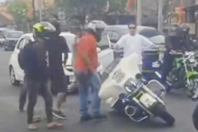 Gelud! Harley Davidson Roadster vs Kawasaki Ninja H2 Adu Jotos di Jalanan Bali, Begini Klarifikasinya  