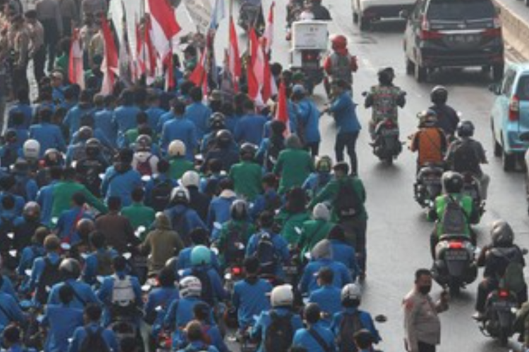 Demo 'Peringatan Darurat' di Jakarta Hari ini, 22 Agustus 2024 : Ribuan Buruh dan Mahasiswa Siap Kepung Gedung DPR