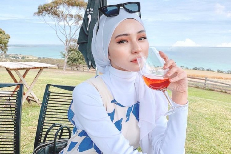Profil dan Biodata Adira Salahudi Selebgram Cantik Asal Malaysia yang Jadi Role Model Para Hijabers Korean Style