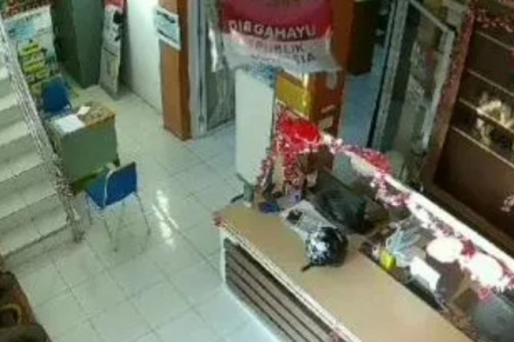 Video Lurah dengan Office Girl di Kantor Kelurahan Viral Tiktok Twitter, Terancam Dinonaktifkan!