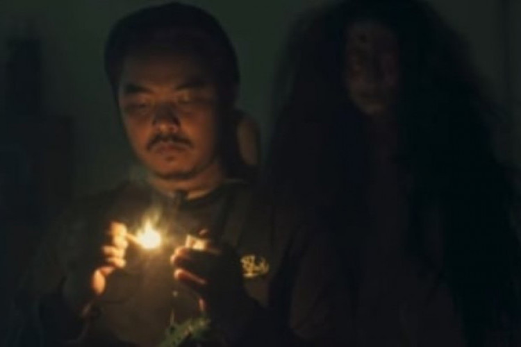 Sinopsis Film Rumah Dinas Bapak, Kisah Mengerikan Dihantui Arwah dengan Bumbu Komedi yang Kocak Abis!