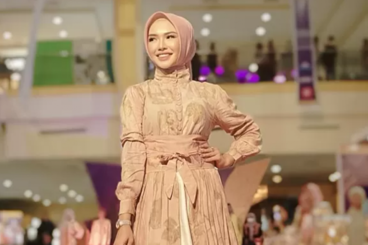 Profil dan Biodata Zahra Yolanda, Istri Cantik Aliong Mus Bupati Taliabu yang Mantan Model dan Artis Sinetron