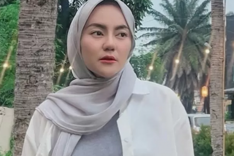 Profil Arie Rieyanthie Alias  Siti Septi Ariyanti , Selebgram Cantik yang Dikhianati Suaminya Setelah 16 Tahun Menikah