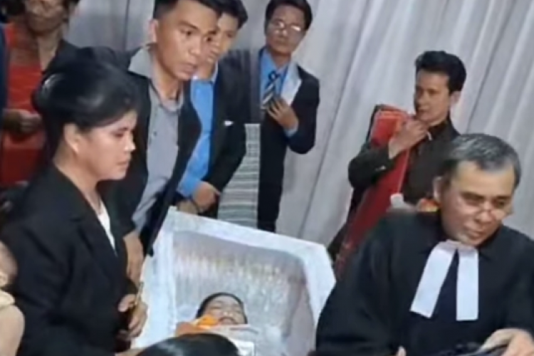 Pendeta HKBP Viral Karena Tolak Kuburkan Jenazah Lantaran Keluarga Masukkan Tas ke Peti Mati, Begini Alasannya!