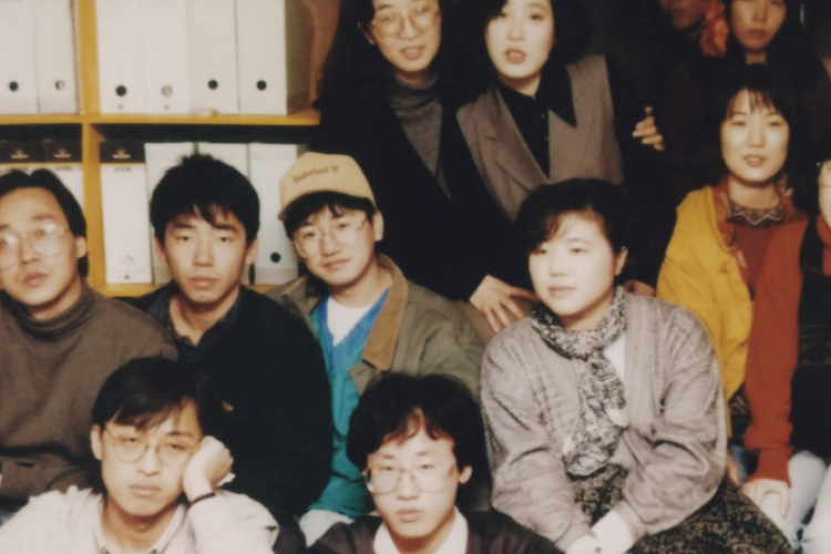 Sinopsis Film Yellow Door: '90s Lo Fi Film Club (2023), Sebuah Penghormatan Bong Joon-ho Terhadap Industri Perfilman Korea