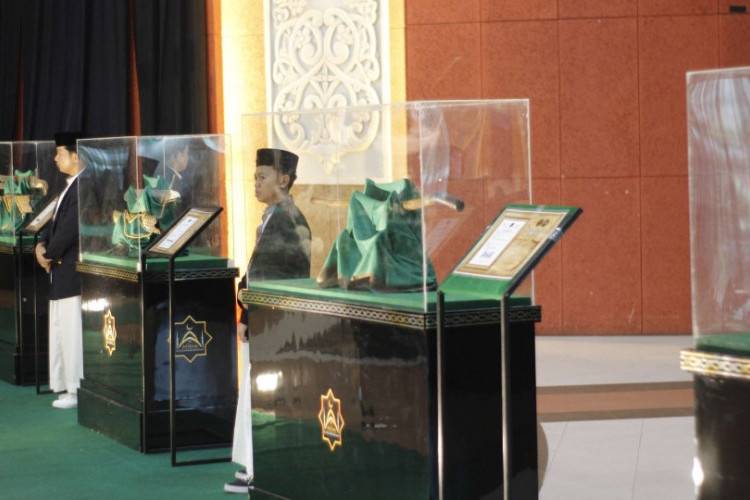 Gelar Pameran Artefak Nabi Muhammad SAW di Pontianak, Pengurus Ponpes: Sebagai Bentuk Rasa Syukur!