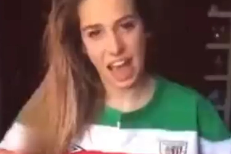 Descargar Video Original Carolina Cazadora Aupa Atleti Atreverse A Desnudarse Ante La Cámara 