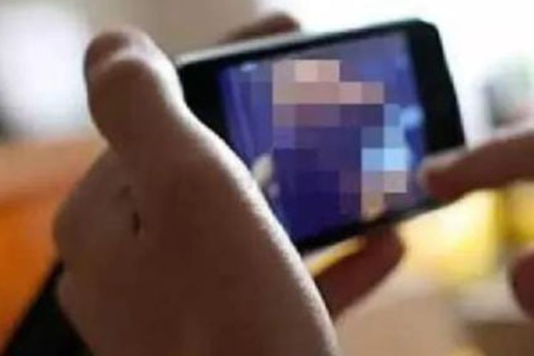 Video Oknum Guru VCS di Sekolah Tersebar di Facebook, Pelaku Penyebaran Video Ternyata Kesal Karena Tidak Diberi Uang 