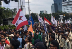 Link Video Viral Demo Mahasiswa di Patung Kuda Jakpus, Berakhir Ricuh! Mahasiswa Tuntut Kepepimpinan 9 Tahun Jokowi